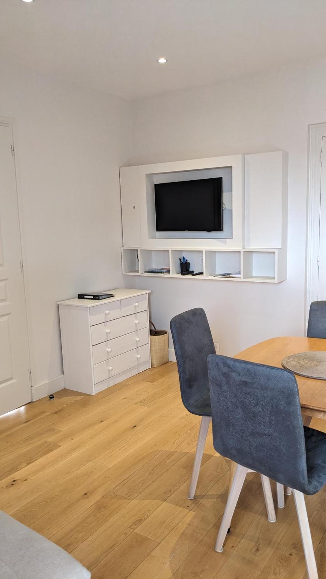 Apartment Appartement 1 Chambre A 50 M De La Plage Et Du Centre Cabourg